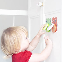 Load image into Gallery viewer, Child Playing Oribel VertiPlay Knock Knock Door Knockers